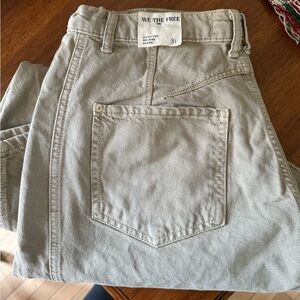 FREE PEOPLE BARREL JEANS!